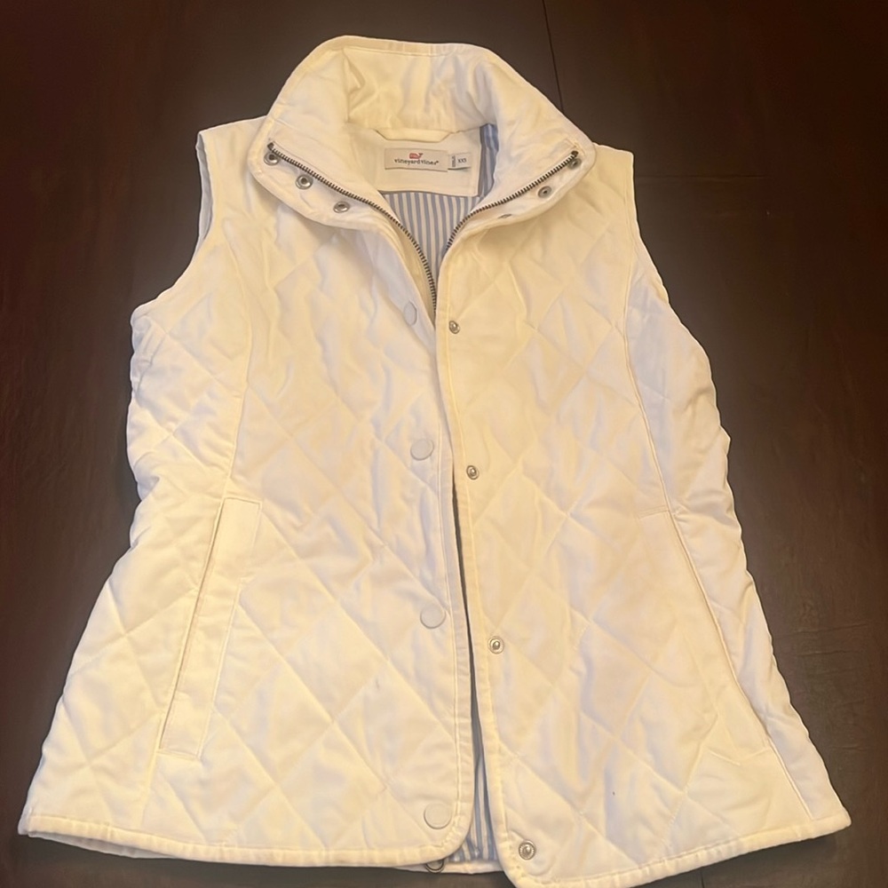 Vineyard vines white puffer vest